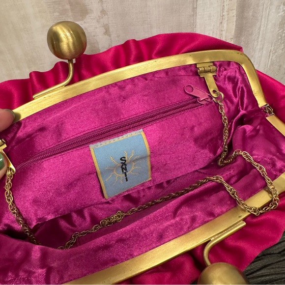 Santi Elegant Pink Satin Kiss-lock Clutch - Picture 3 of 3